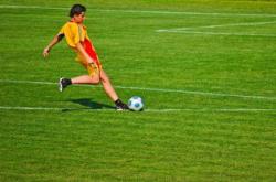 亚洲杯战况：利物浦防线稳固，多特蒙德进攻受阻，赵继伟成最佳